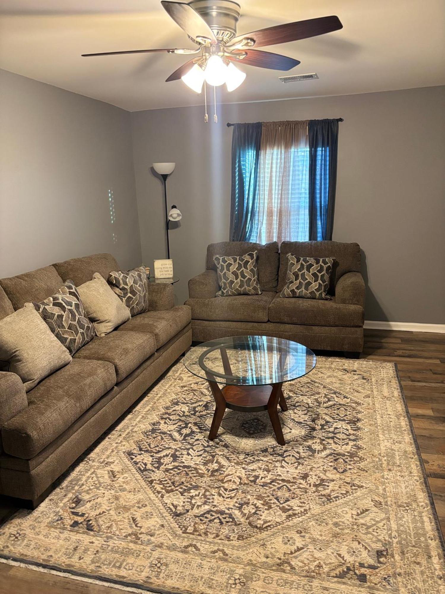 Celovacationhousing * Memphis